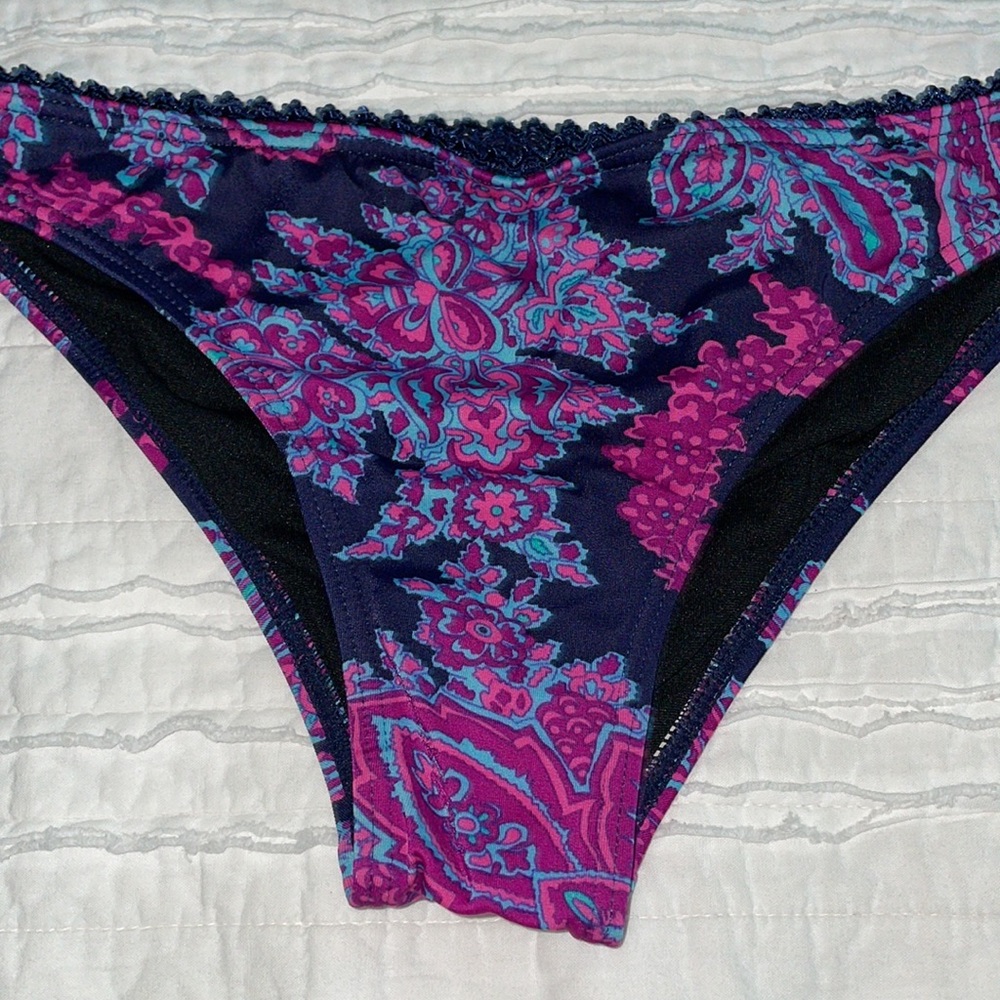 Scrunched bikini bottom - Picture 2 of 4